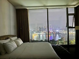 Empire City View Luxury Apartment