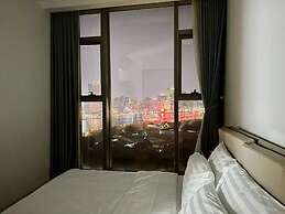 Empire City View Luxury Apartment