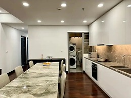 Empire City View Luxury Apartment