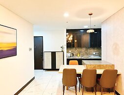 Empire City View Luxury Apartment
