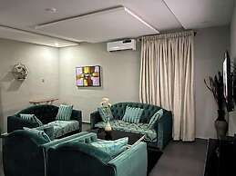 Royality Hill Apartment and Suites