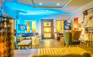 Royality Hill Apartment and Suites
