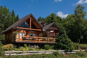 Forestside Chalet With Charm