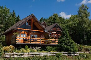 Forestside Chalet With Charm