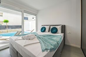 Apartments Break with Pool