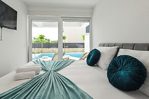 Apartments Break with Pool