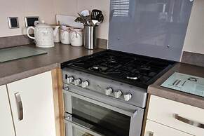 3-bed Caravan - Sleeps 8 - Pet Friendly - Pool