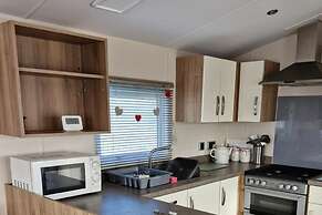 3-bed Caravan - Sleeps 8 - Pet Friendly - Pool