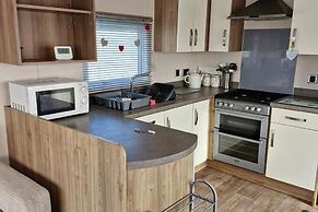 3-bed Caravan - Sleeps 8 - Pet Friendly - Pool