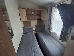 3-bed Caravan - Sleeps 8 - Pool
