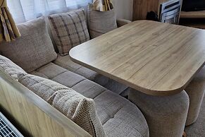 3-bed Caravan - Sleeps 8 - Pet Friendly - Pool