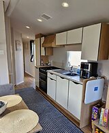 Meadow View 3-bed Caravan - Sleeps 8 - Petfriendly