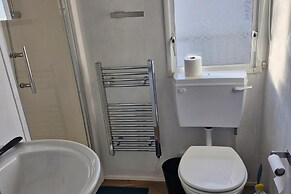 Meadow View 3-bed Caravan - Sleeps 8 - Petfriendly