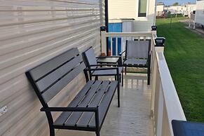 Meadow View 3-bed Caravan - Sleeps 8 - Petfriendly