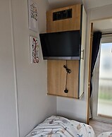 Meadow View 3-bed Caravan - Sleeps 8 - Petfriendly