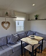 Meadow View 3-bed Caravan - Sleeps 8 - Petfriendly