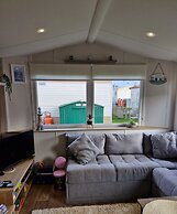 Meadow View 3-bed Caravan - Sleeps 8 - Petfriendly