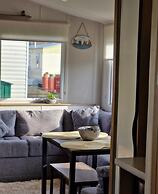 Meadow View 3-bed Caravan - Sleeps 8 - Petfriendly