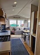 Meadow View 3-bed Caravan - Sleeps 8 - Petfriendly