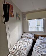 Meadow View 3-bed Caravan - Sleeps 8 - Petfriendly