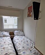 Meadow View 3-bed Caravan - Sleeps 8 - Petfriendly