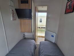 Meadow View 3-bed Caravan - Sleeps 8 - Petfriendly
