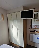 Meadow View 3-bed Caravan - Sleeps 8 - Petfriendly