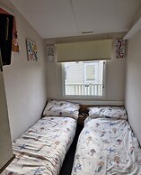 Meadow View 3-bed Caravan - Sleeps 8 - Petfriendly