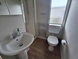 Meadow View 3-bed Caravan - Sleeps 8 - Petfriendly