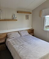 Meadow View 3-bed Caravan - Sleeps 8 - Petfriendly