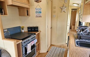 3-bed Caravan - Sleeps 8 - Pool Onsite - Petsok