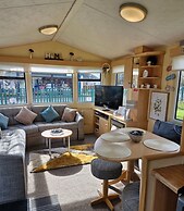 3-bed Caravan - Sleeps 8 - Pool Onsite - Petsok