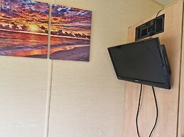 3-bed Caravan - Sleeps 8 - Pool Onsite - Petsok