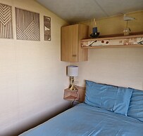 3-bed Caravan - Sleeps 8 - Pool Onsite - Petsok