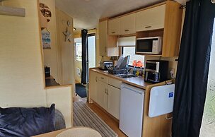 3-bed Caravan - Sleeps 8 - Pool Onsite - Petsok