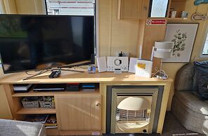 3-bed Caravan - Sleeps 8 - Pool Onsite - Petsok