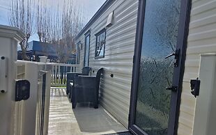 3-bed Caravan - Sleeps 8 - Pool Onsite - Petsok