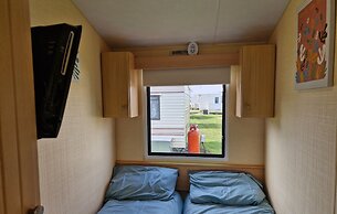 3-bed Caravan - Sleeps 8 - Pool Onsite - Petsok