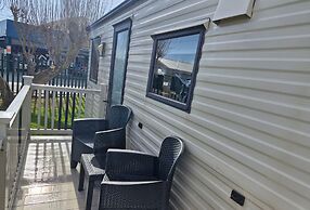 3-bed Caravan - Sleeps 8 - Pool Onsite - Petsok