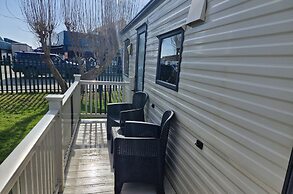 3-bed Caravan - Sleeps 8 - Pool Onsite - Petsok