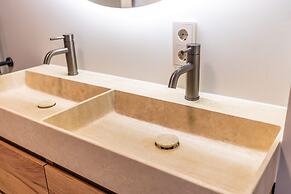 Recently Renovated Family Home Near the sea