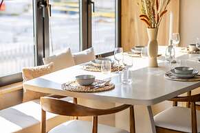 Recently Renovated Family Home Near the sea