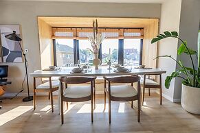 Recently Renovated Family Home Near the sea