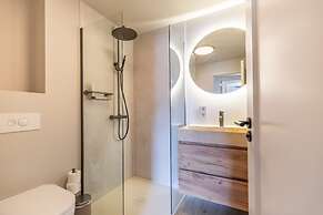 Recently Renovated Family Home Near the sea