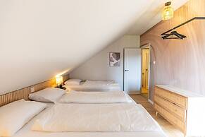 Recently Renovated Family Home Near the sea