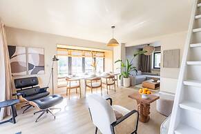 Recently Renovated Family Home Near the sea