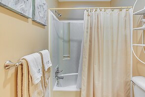 Cozy North Myrtle Beach Home: 1/2 Mi to Ocean!