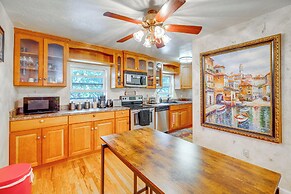 1 Mi to Red Rock Canyon: Old Downtown Loft