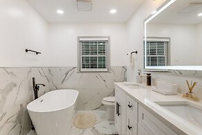 2 Mi to Truist Park: Marietta Home w/ Pool Table