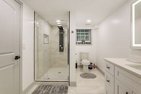 2 Mi to Truist Park: Marietta Home w/ Pool Table